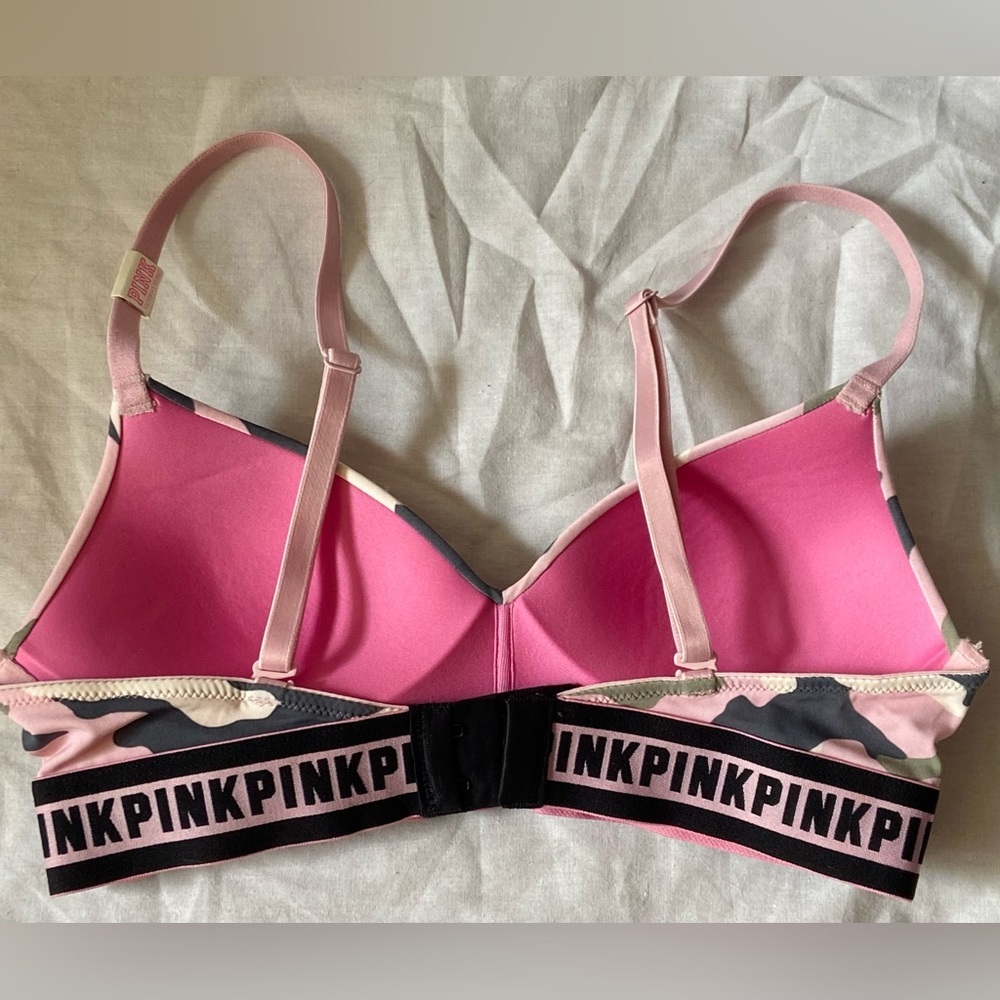 Pink Victoria's Secret Camo Wear Everywhere Wireless Lightly Lined Bra Size 32A - Picture 4 of 4